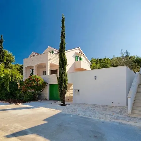 Villa Vm Sutivan