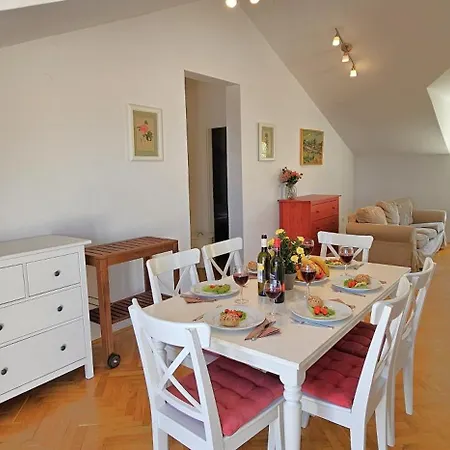 Villa Vm Sutivan Sutivan