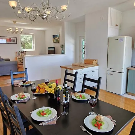 Villa Vm Sutivan Sutivan